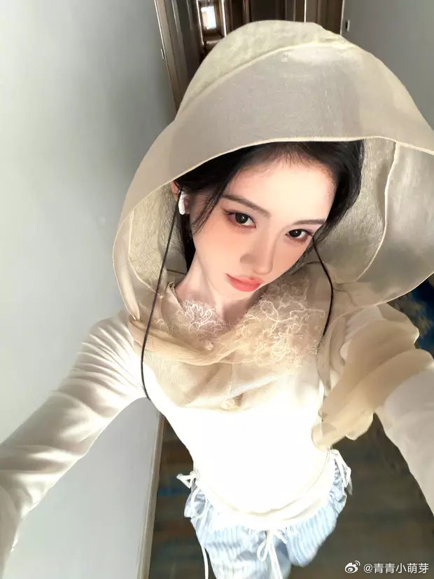 分享娱乐分享娱乐鞠婧祎斗篷造型气质古典空灵，双手比心娇俏可爱​​​