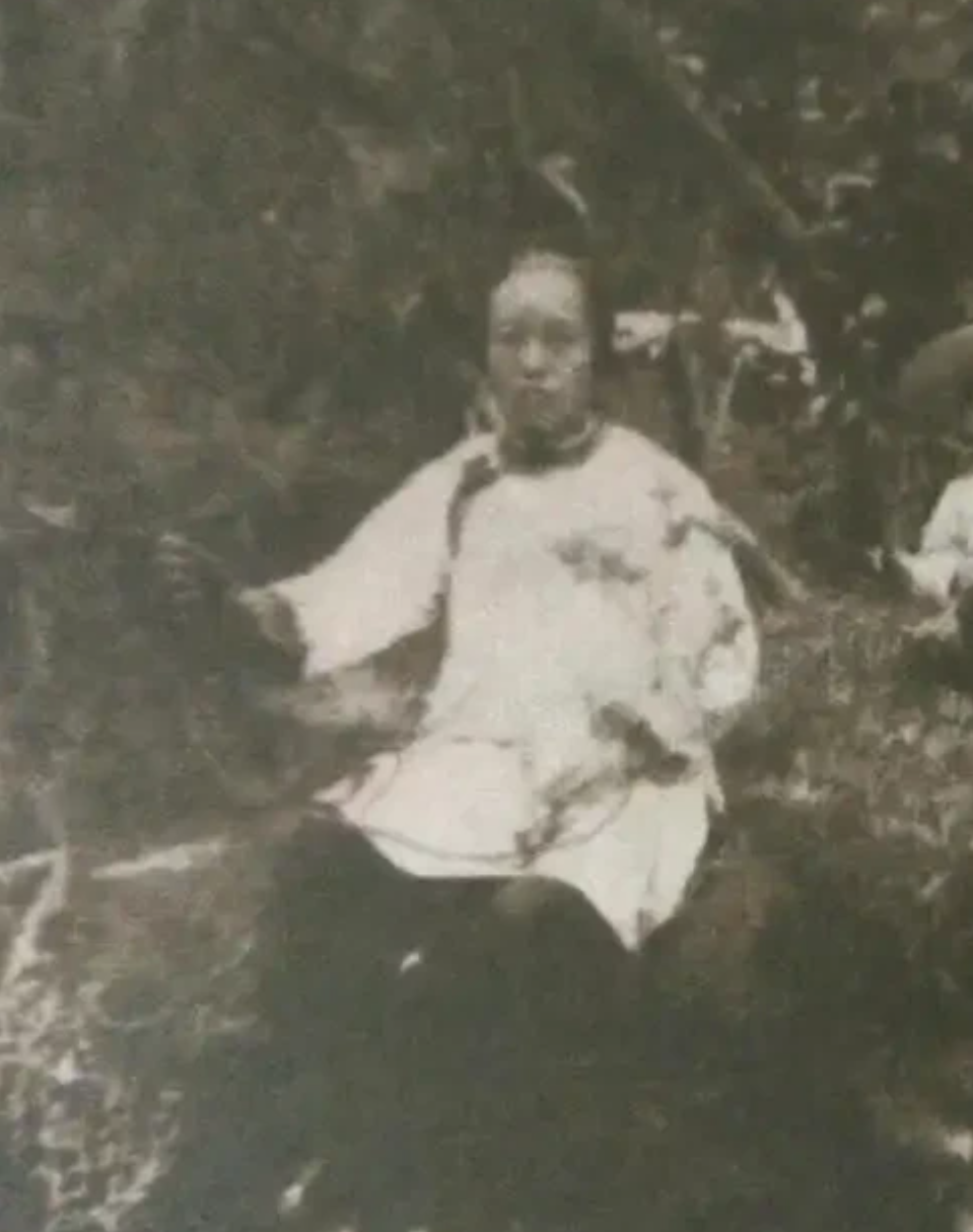 1903年，梁启超在妻子安排下，迎娶17岁的王桂荃。结婚当晚，梁启超:“娶你可以