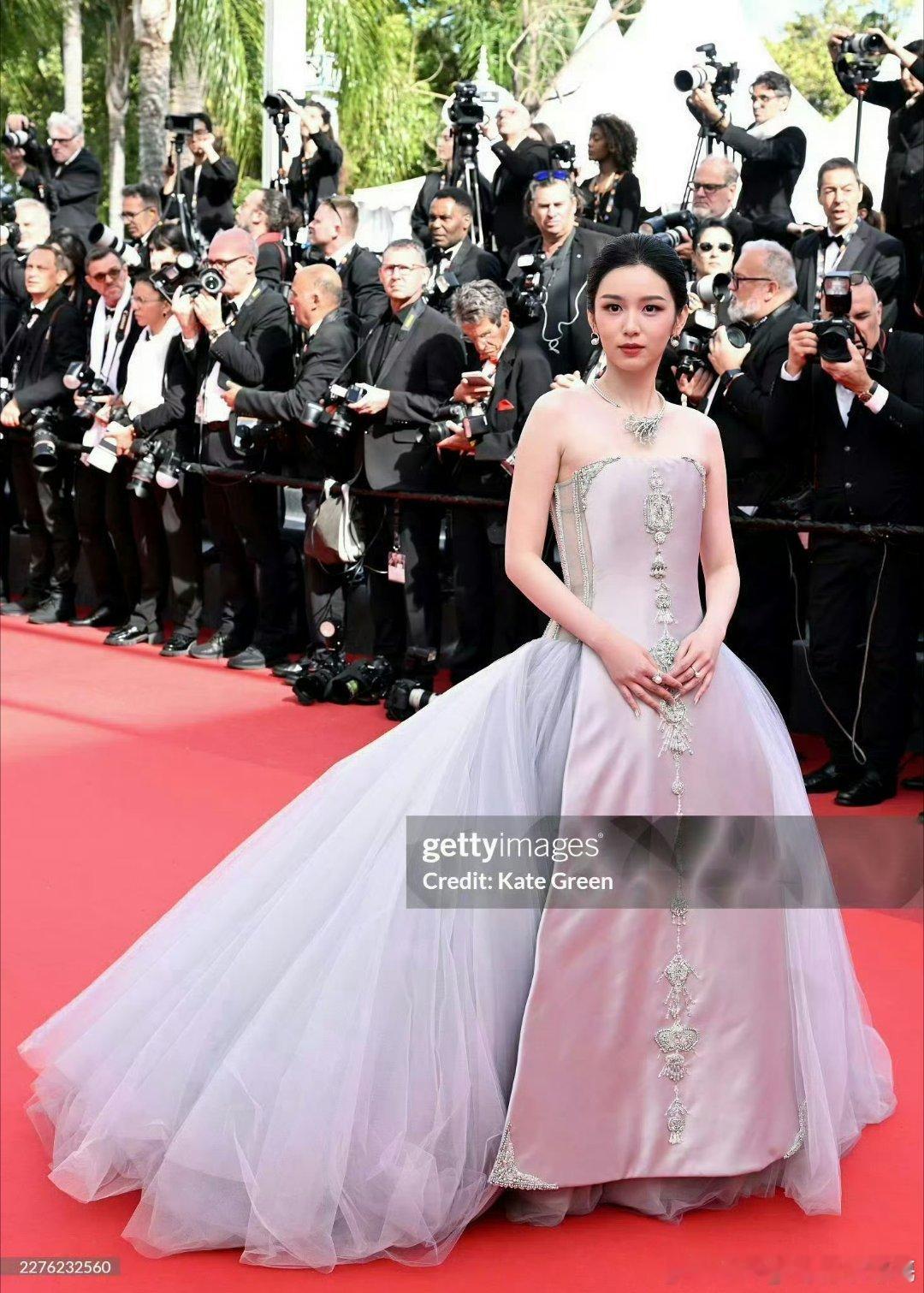 周也最近怎么这么疲劳，这个年纪应该没什么法令纹