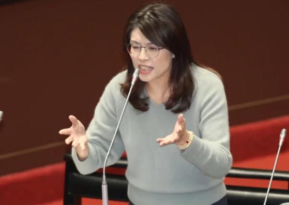 郑丽文6月12日接受媒体采访时喊出“台湾没事、日本没事”，让人目瞪口呆。 6