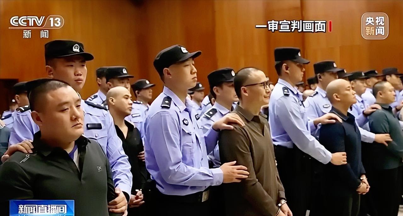 大快人心！恶名昭彰的犯罪团伙终于覆灭了。 缅北果敢白家在当地所谓的“四大家族