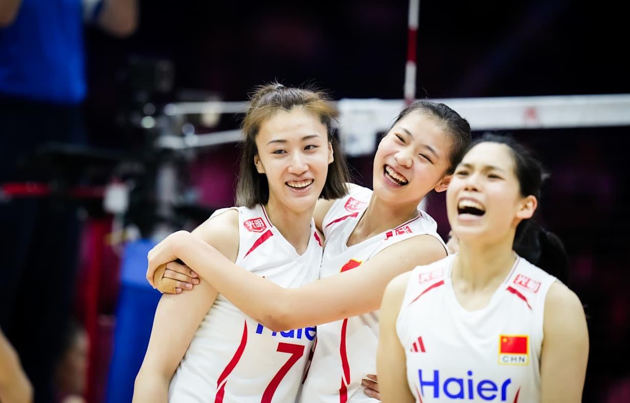 中国女排3:2险胜泰国（25-14、24-26、25-19、23-25、15-7