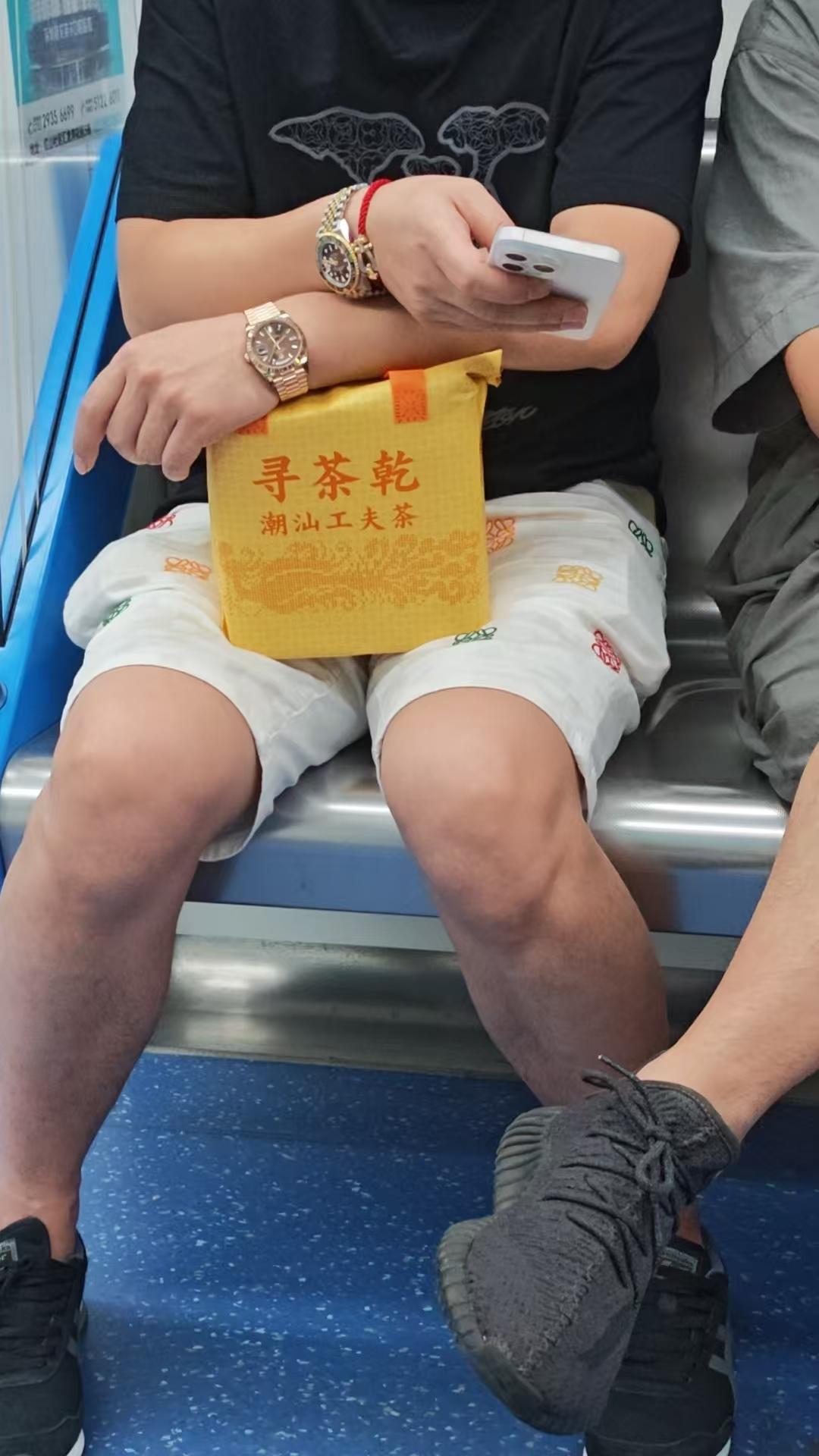 怪不得都说潮汕人有钱，不差钱，都是大企业家，尤其是在海外老板多，看看这位大佬，一