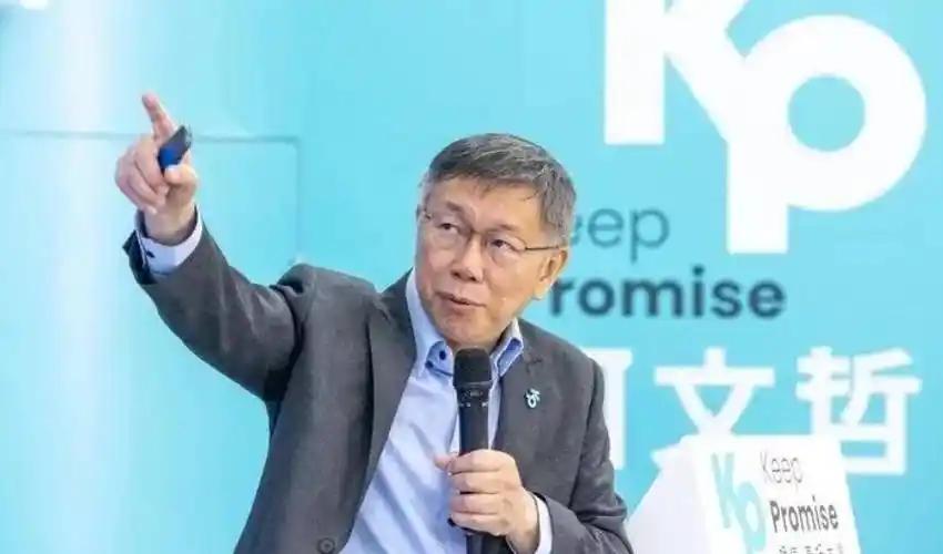 柯P与扁P岛内形容柯P“有小聪明无大智慧”，也正因如此，他才被赖清德整肃，关押