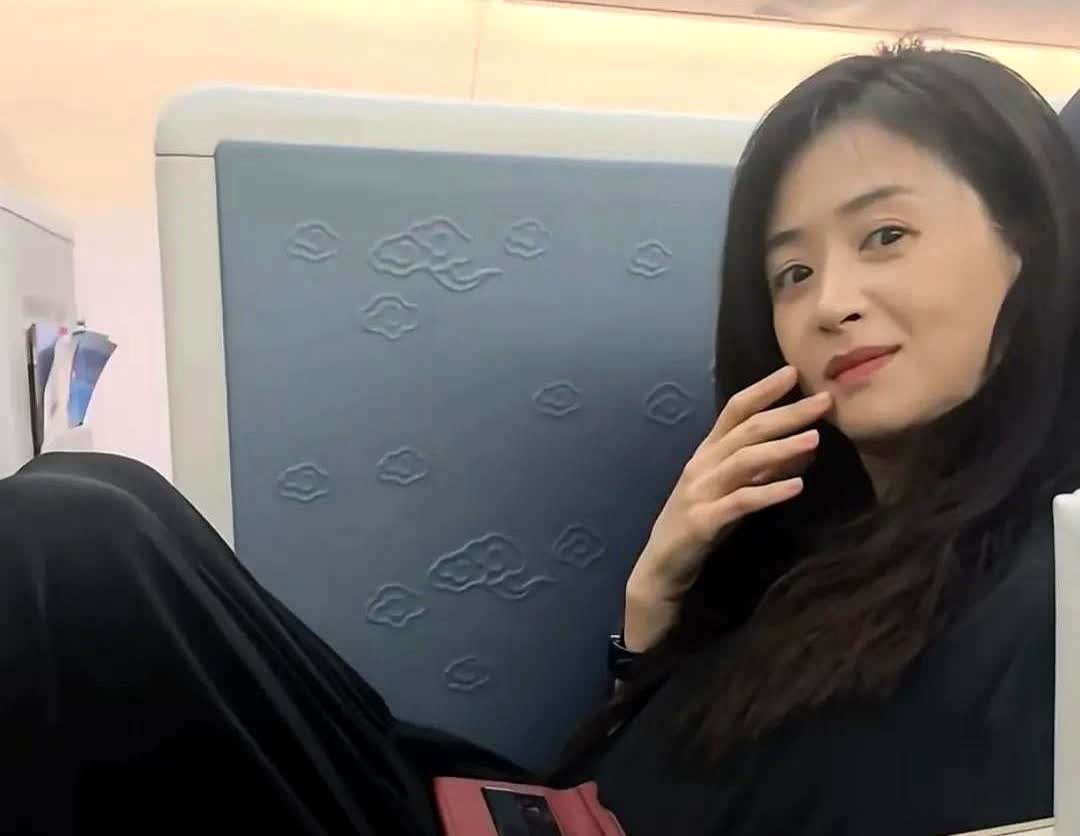 看了蒋欣，才明白为什么有些人说明星脾气大，就说那次在飞机上吧，蒋