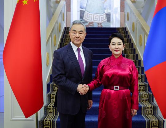 中国和蒙古国谈妥了6月13日，蒙古国总统呼日勒苏赫在乌兰巴托会见中国外交部长王