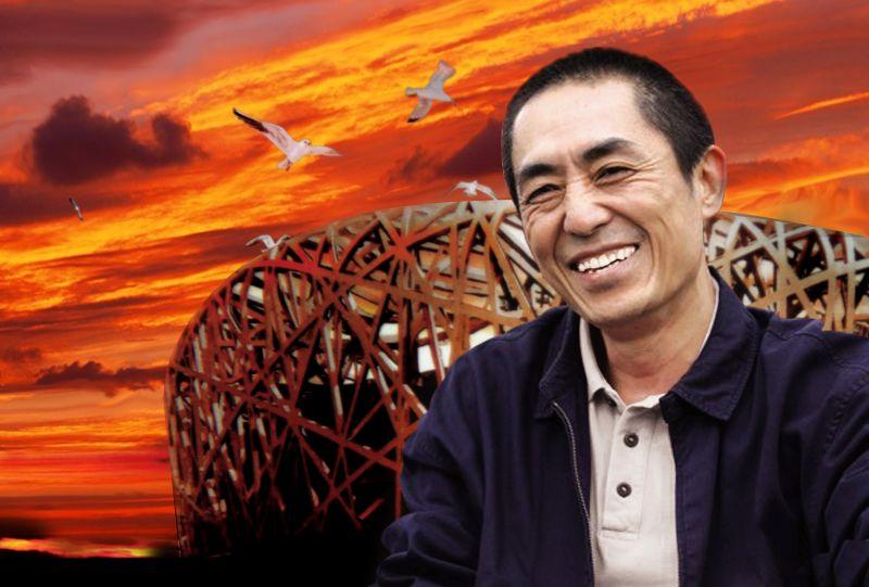 1997年，北京医院的病房里满是压抑的消毒水味，张艺谋守在弥留之际的父亲床前，听