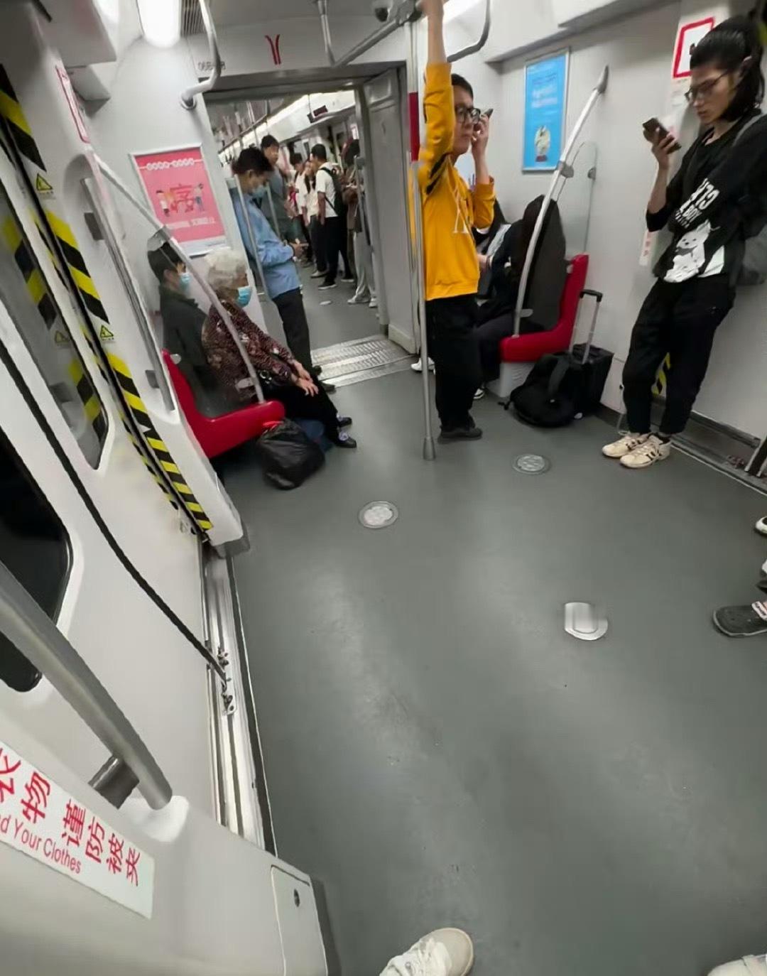 为什么广州的地铁都没有座位？​​​