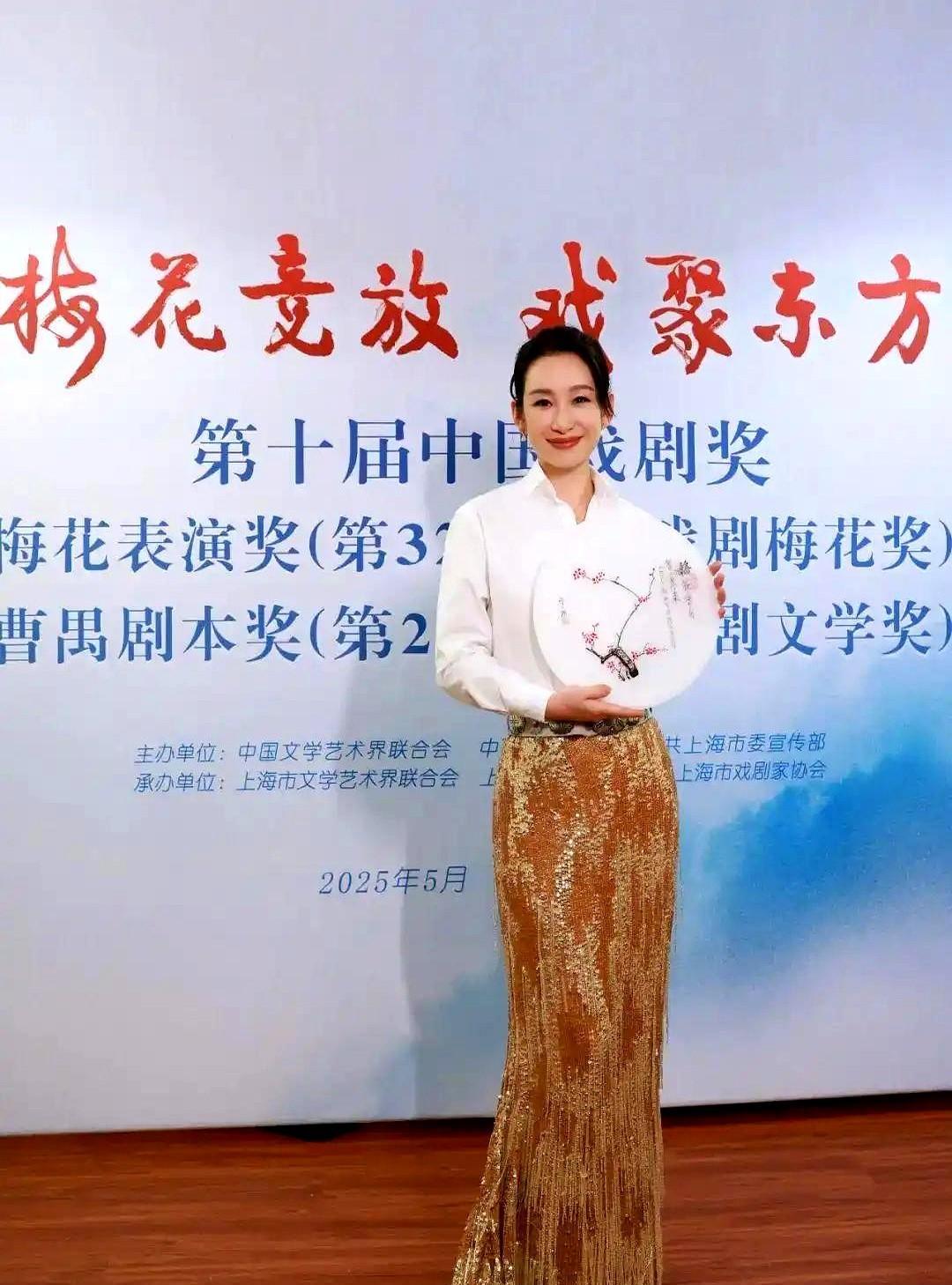 能在党报发文章可不是闹着玩的！之前听导师说过，这种级别的刊物审核严到连标点符号