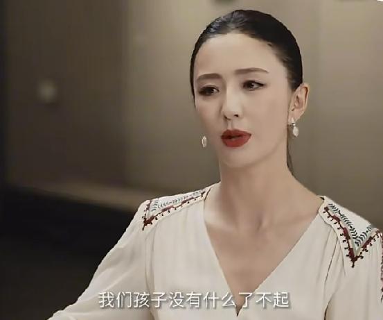 记者问佟丽娅：你现在为什么频繁晒儿子？佟丽娅无奈的苦笑，回答道：因为藏不住了