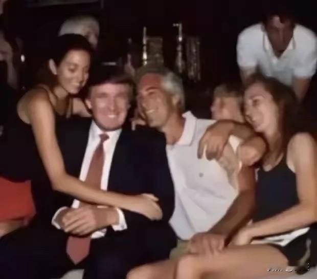 特朗普再掀“爱泼斯坦风暴”：百万文件背后的都是民主党人的锅？2025年12月