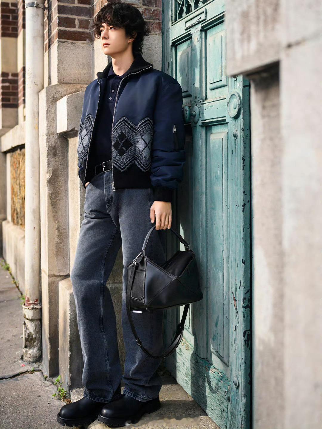 王一博品牌大片动向这两天一连释出来自LOEWE与UGG的品牌大片