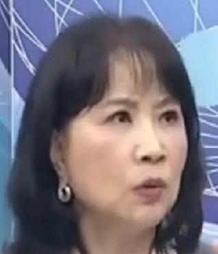 台湾省媒体人陈凤馨表示，按照民调来看，70%以上的台湾地区民众是接受自己是中华民