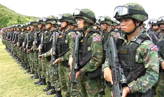 韩联社消息，泰国海军已在海上展开封锁行动。当地时间15日，泰国国防部宣布，皇