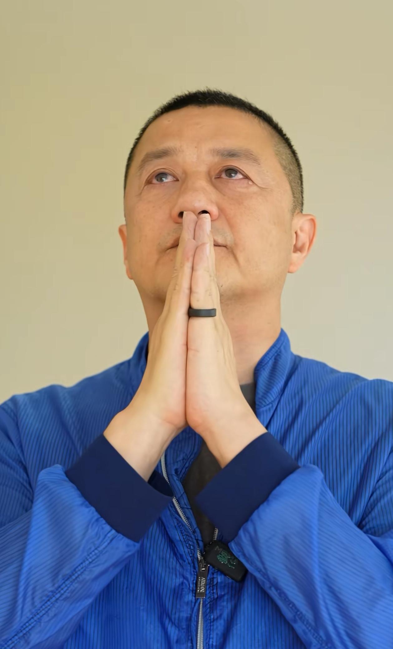 从未见过李亚鹏如此感性！双倍返还99999元爱心捐款，红着眼睛说那是她的救命钱！