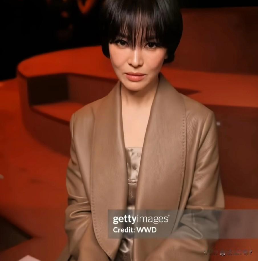 43岁宋慧乔满是岁月的痕迹，眼里也没了光，是心脉受损吧?人老了最明显的就是嘴唇变