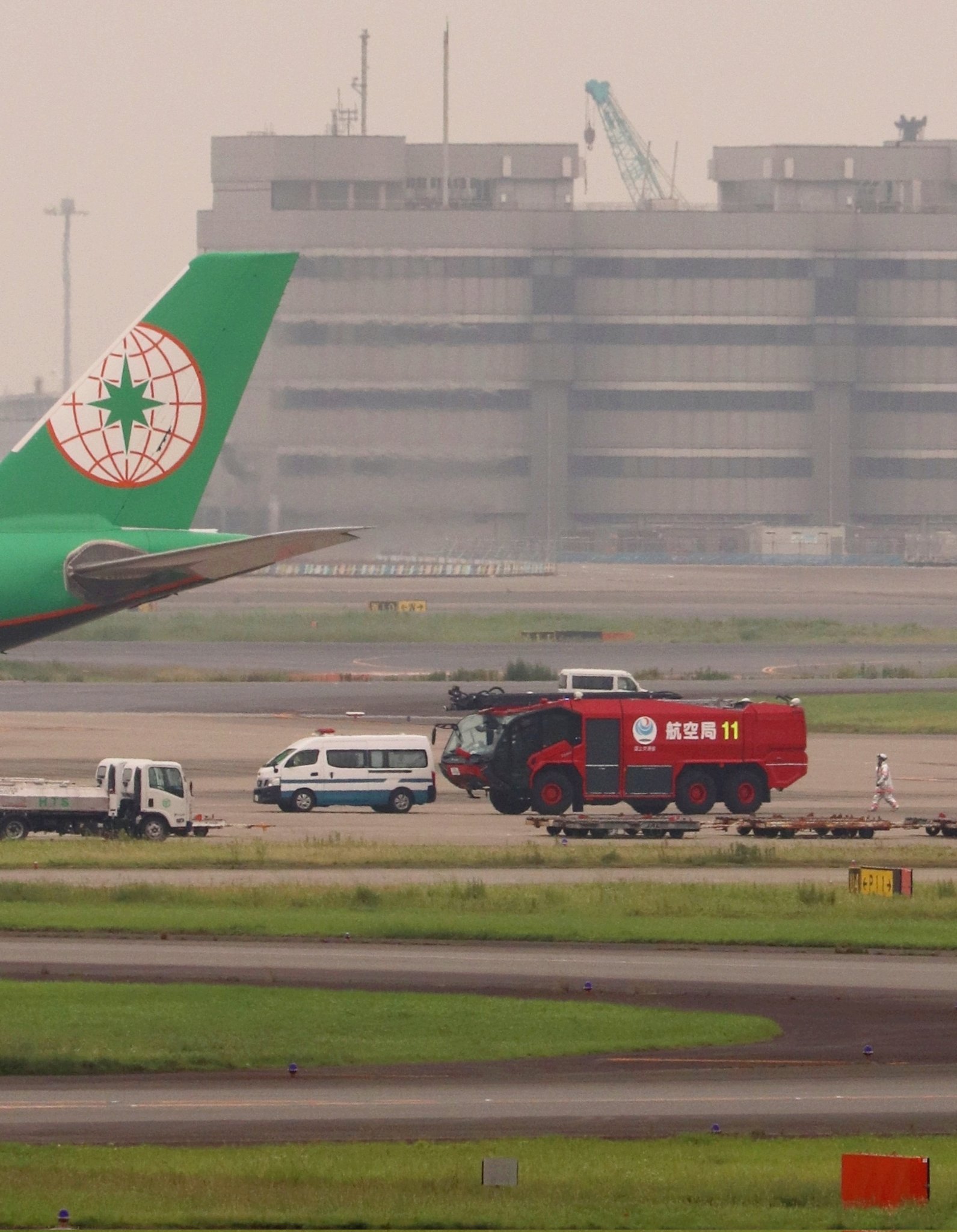 2023年6月10日。羽田机场发生民航机碰撞事故，前往现场处置的民航局旗下罗森鲍