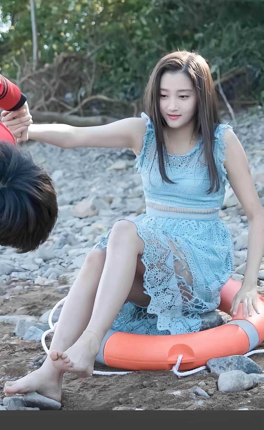 这才是关晓彤真实的样子？关晓彤的官方照片，总是给大家非常瘦的样子，但是实际