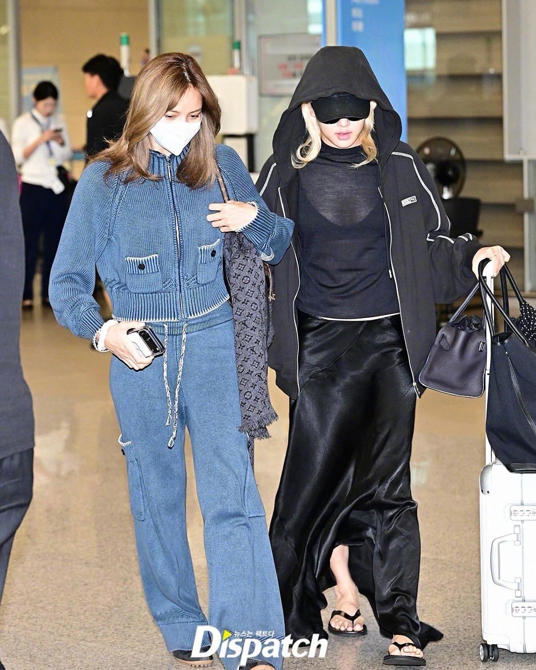10月2日，结束时装周行程，BLACKPINK的Lisa&Rosé返回韩