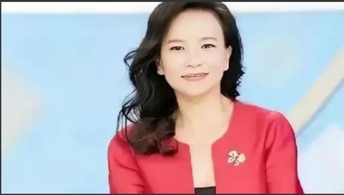 2020年的一天，著名主持人成蕾，像往常一样在访谈节目中闲聊，可就在这时，异常兴