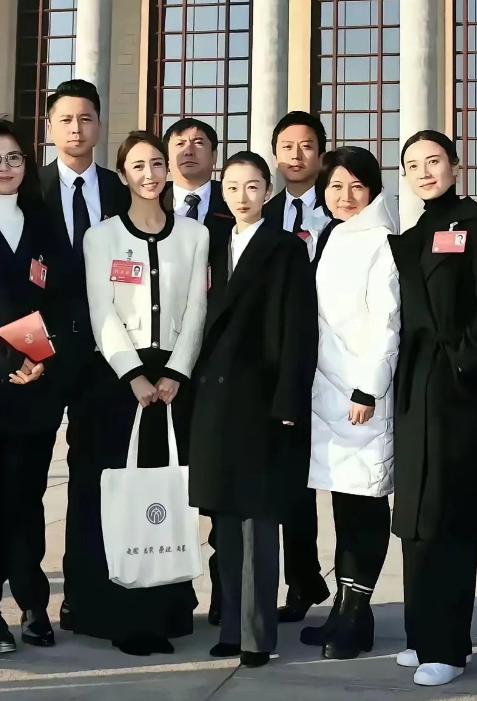 这张照片中几个女的里面演技最好的是颜丙燕，周冬雨最好看，佟丽娅挺高的。