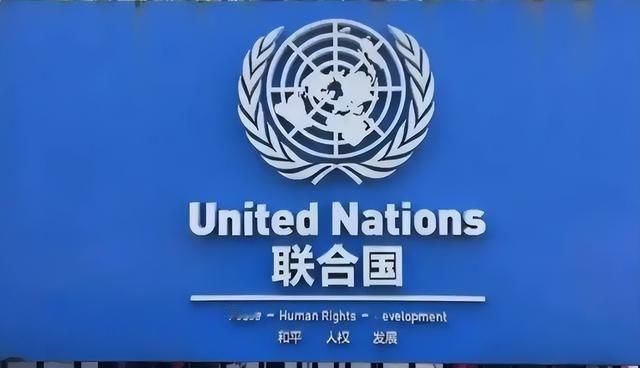 当联合国高官流畅切换四国语言，却唯独没有中文时，中国代表孙磊大使没有愤怒指责，而