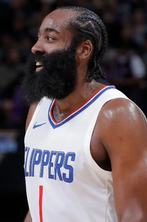 哈登现在肉眼可见的突破增多了，发现在这个赛季，哈登多次运用突破技术，每场比赛都有