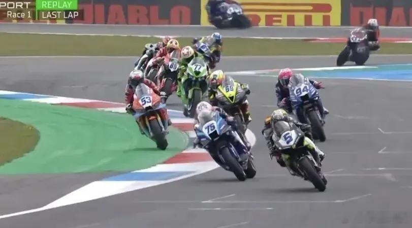 张雪机车四次第一被围剿老外真是眼红了，各种围堵，耍手段，结果还是差点就进前三，真