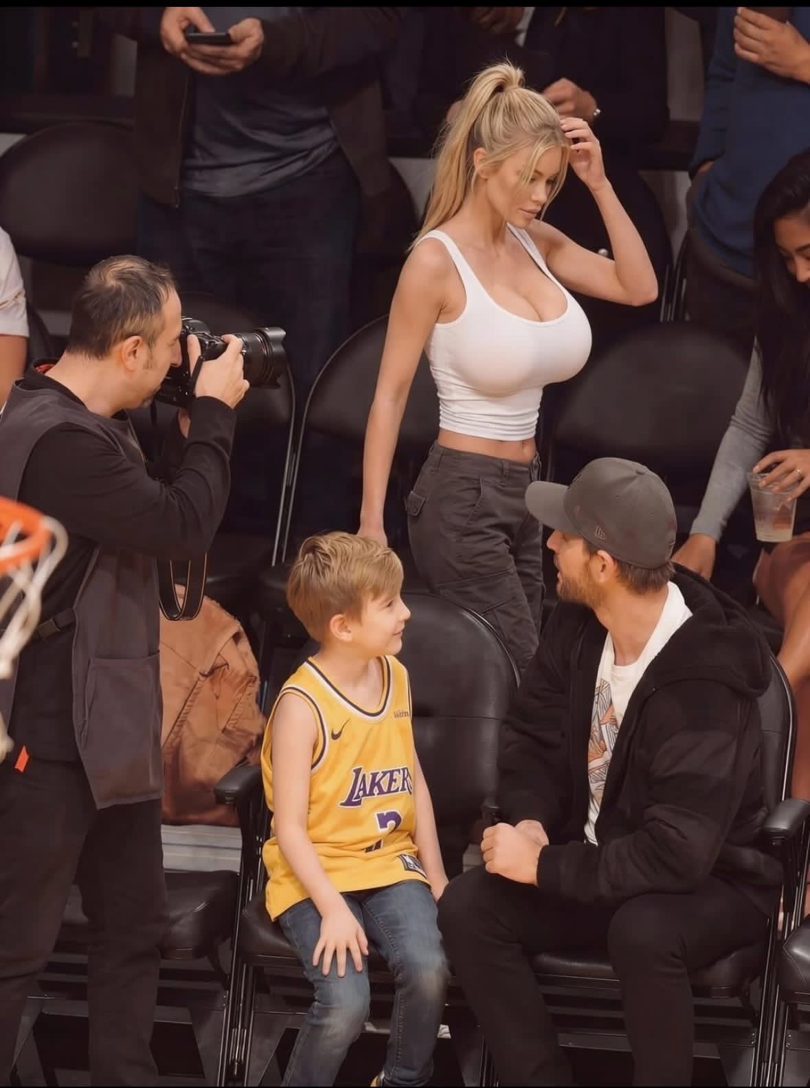 在现场看球看的是真清楚呀，比看电视直播清楚多了！湖人战胜爵士洛杉矶湖人