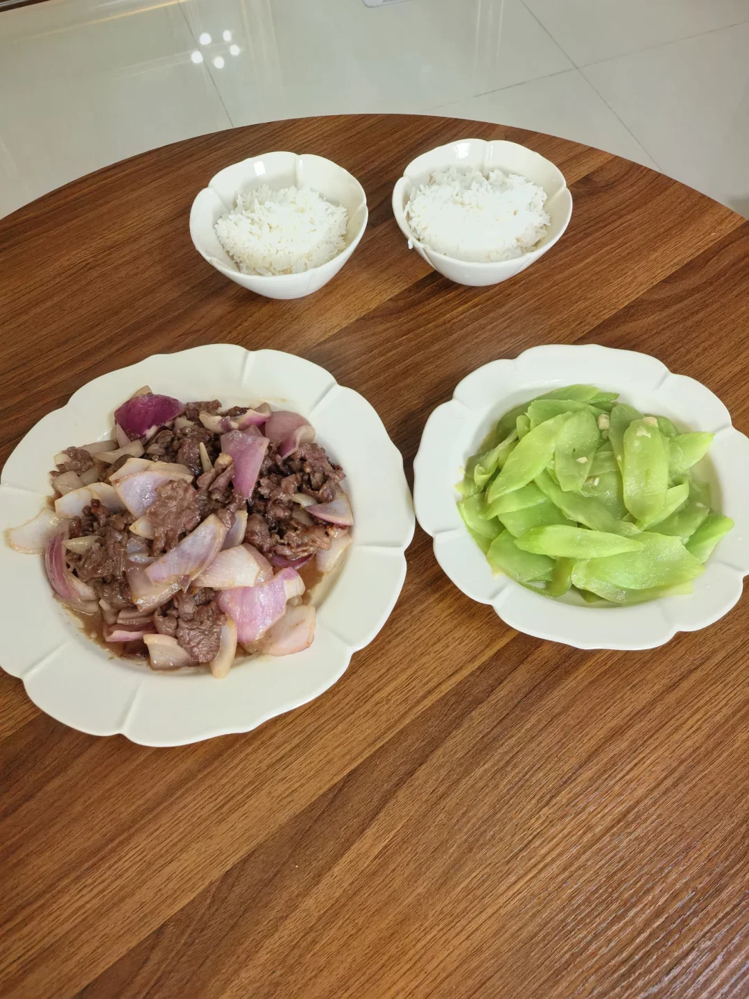 最近真的好喜欢吃牛肉，牛肉炒洋葱真的一绝