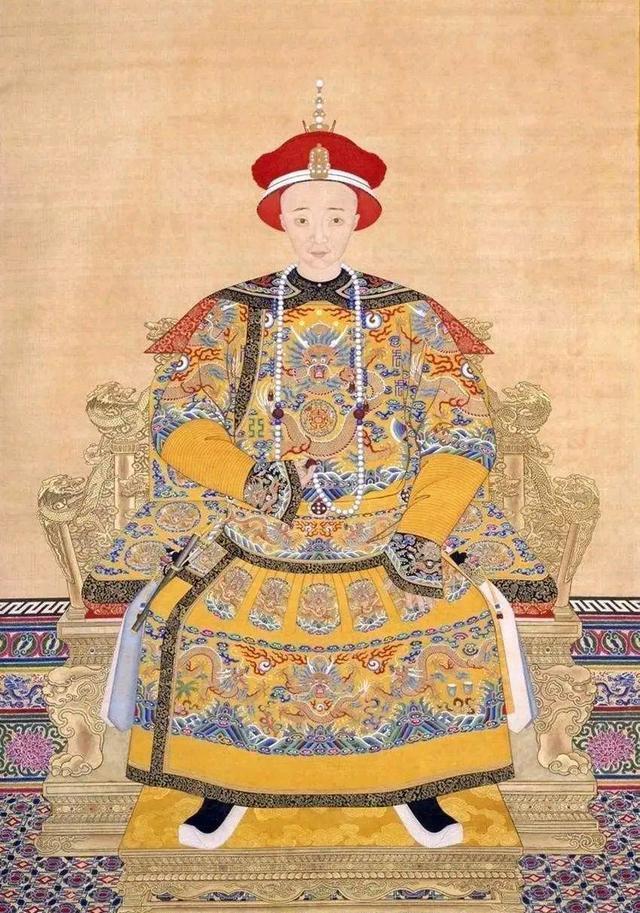 1945年，盗墓贼王绍义闯进了同治皇帝的地宫。穿着龙袍的同治皇帝只剩下一些遗骨，