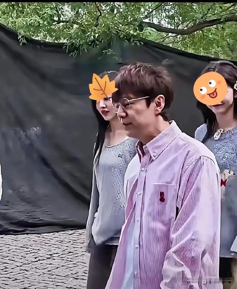 大家发现没？何炅有一个过人之处值得娱乐圈所有明星学习，那就是：敬业到骨子