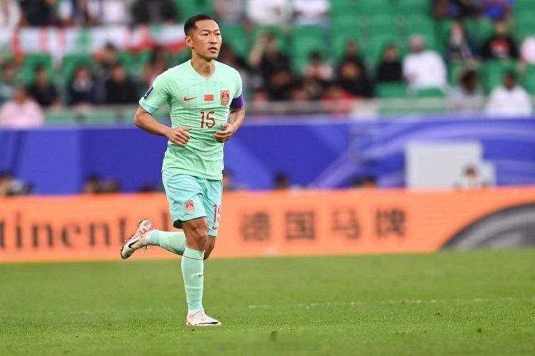 国足亚运出征名单公布中场陈泽仕、李新翔、徐彬、杨皓宇、依木兰、吴曦、蒯纪闻、木