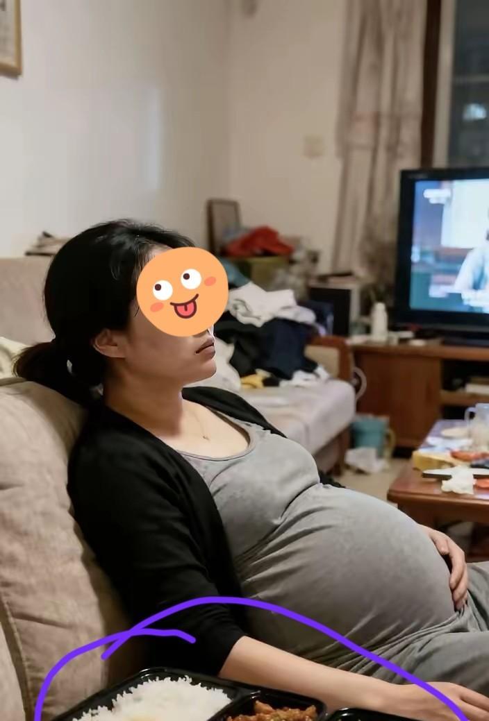 女子发布视频吐槽，自己怀孕七个多月了，天天只能靠点外卖度日，身边没有老人照料。婆