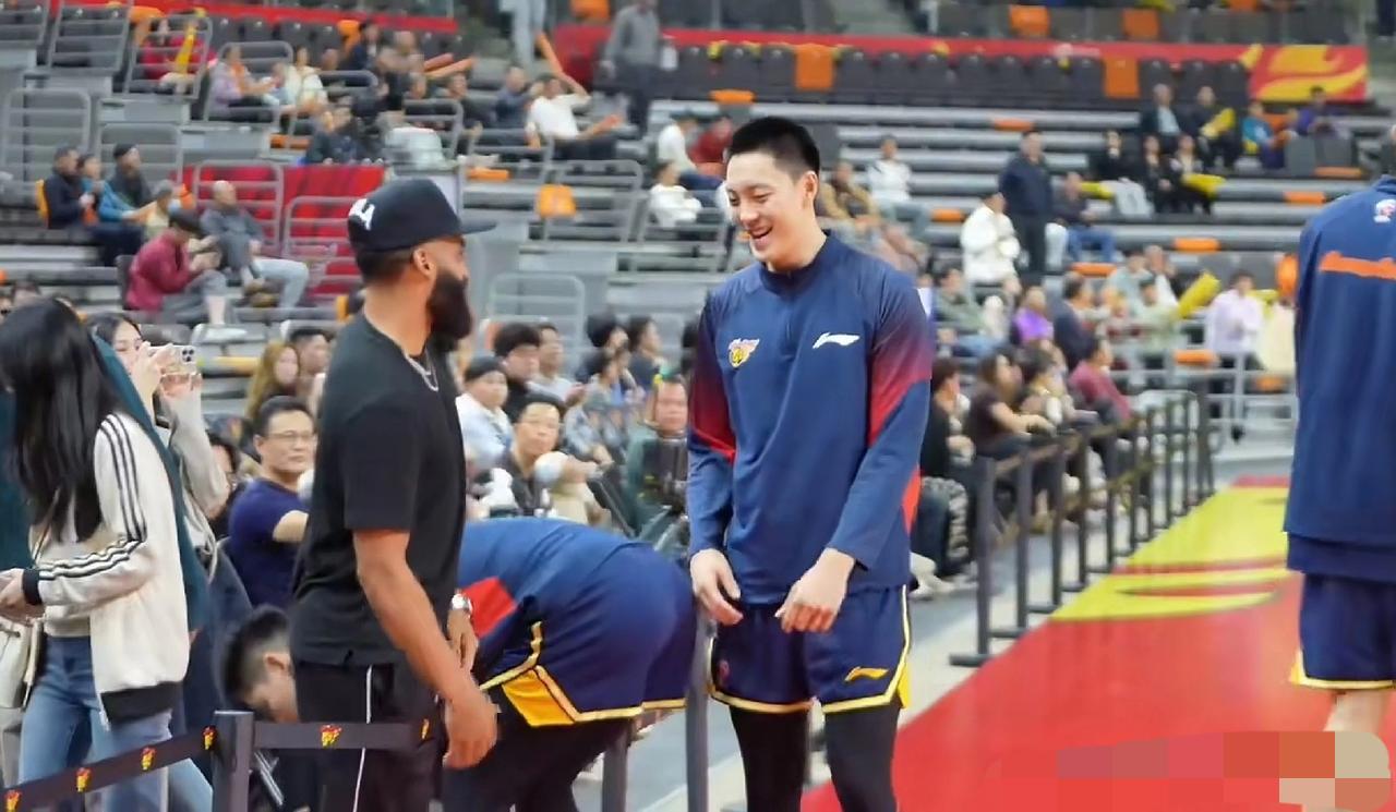 广东男篮这波操作，真的把“有情有义”刻进DNA里了！和天津队比赛前，老熟人泰勒