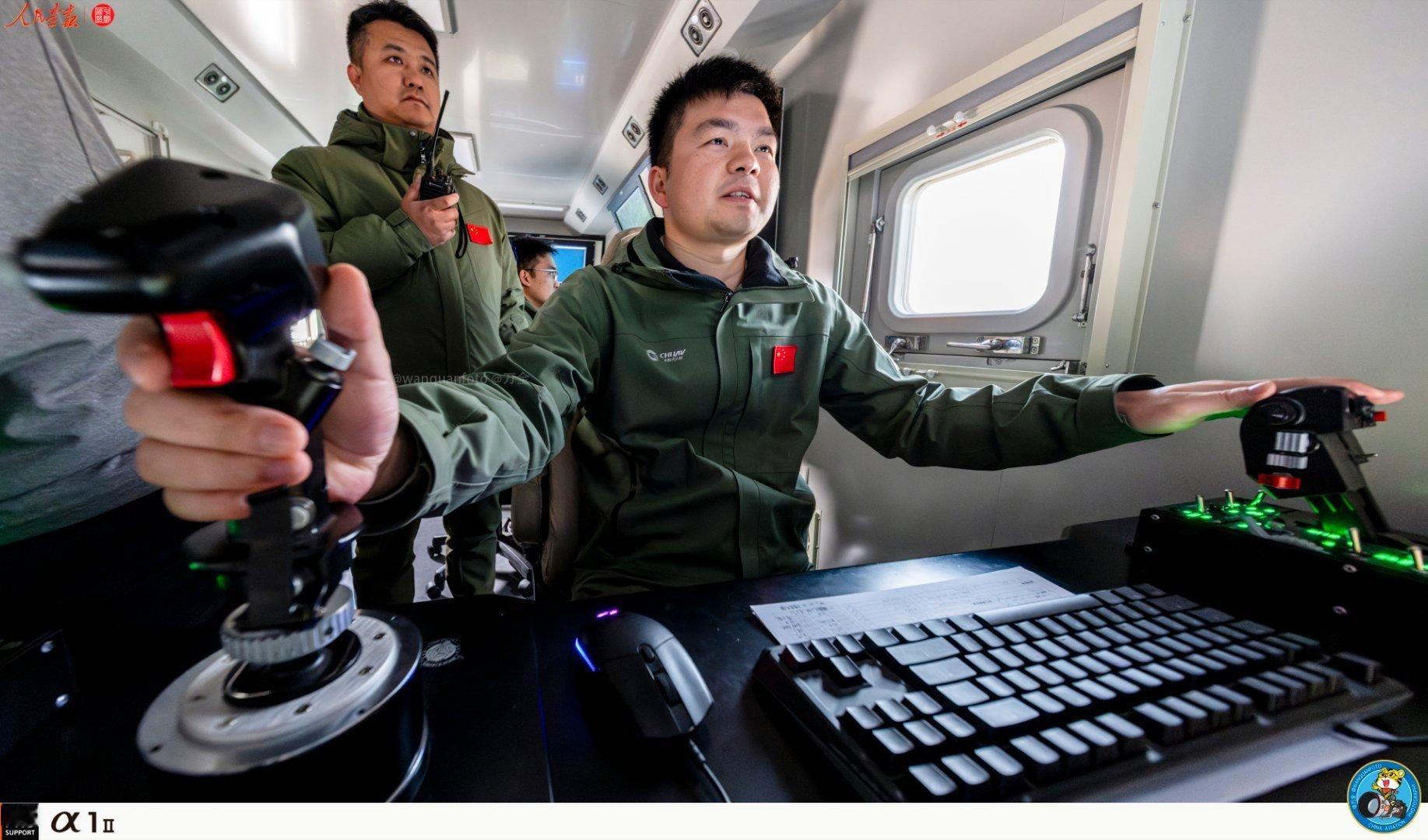 不出所料，彩虹7的操纵摇杆和油门杆使用的仍是久经考验的资本主义战士——图马斯特?