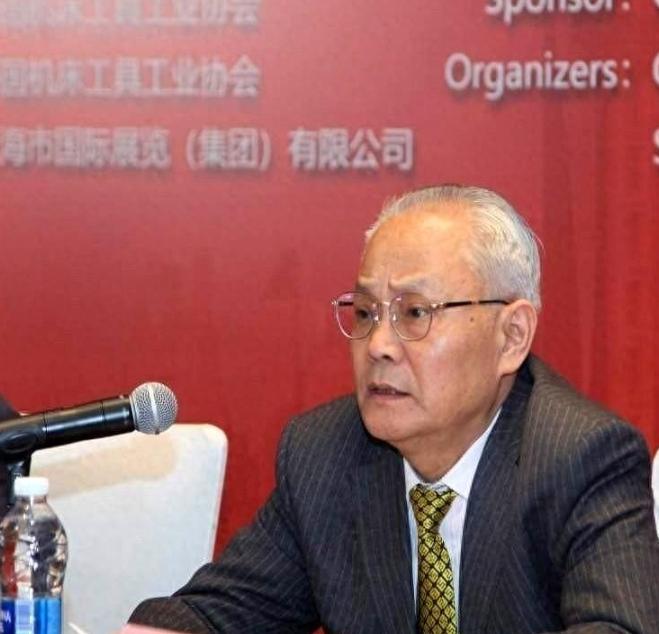 日本高端机床禁令正式落地。中国订单，暴涨65.6%。8月16号起，五轴机