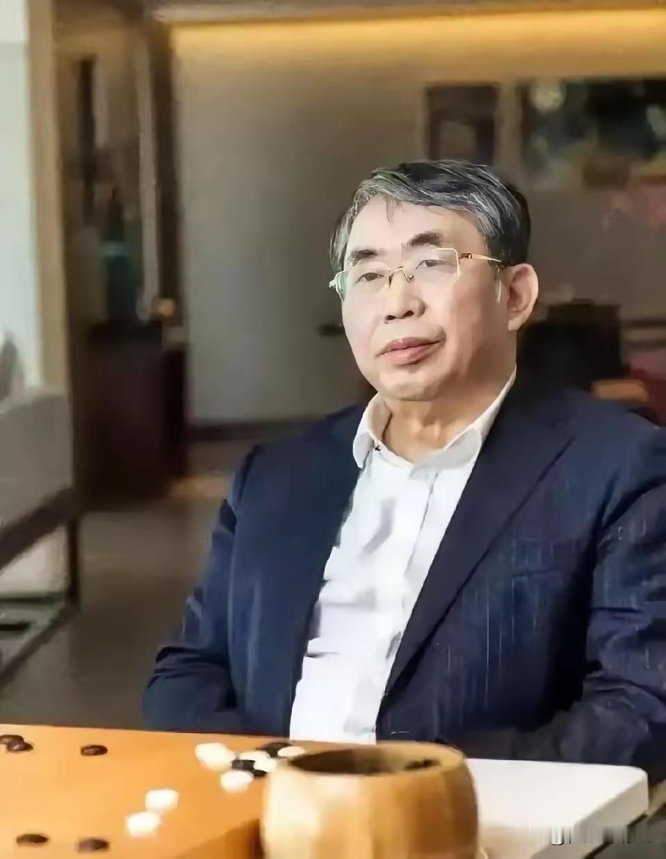 聂卫平得奖那套房，顶普通人干200年。1985年，北京三环一套四居室，外加一辆上