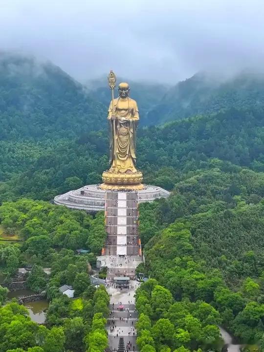 我与九华山，地藏菩萨的缘分，真的很好。2019年，我去九华山，当时我父亲生丙了
