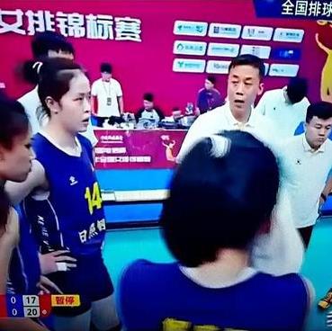 李盈莹如愿打世锦赛，二传手太年轻还是隐患，赵勇练兵不管不顾女排在此前郎平执教