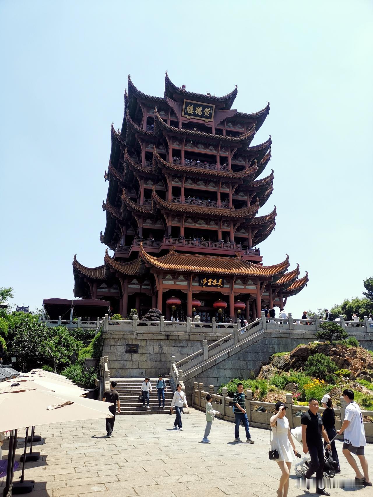 走南闯北，还是我大武汉壮美！今天一家三口去黄鹤楼了，儿子有十几年没去了，想念