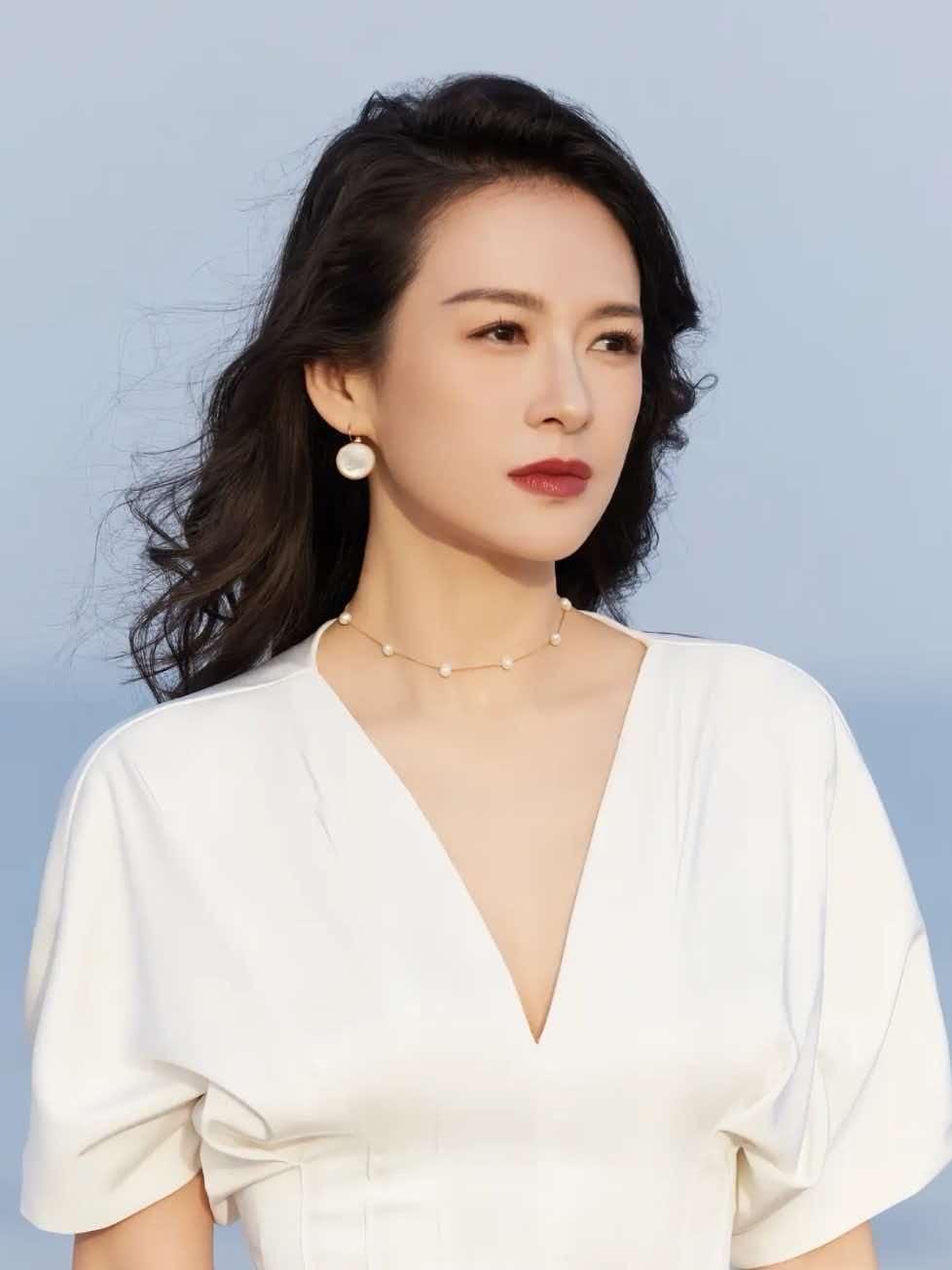 终于知道明星的离婚率为什么这么高了，看看章子怡就知道了，4年时间，轻松到手3