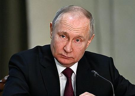 乌克兰的东部地区和克里米亚，原来也是前苏联划出去的，借北约东扩，俄罗斯相继收回和