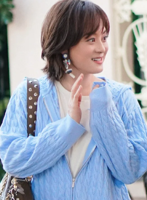 孙俪发了一条动态说自己“快笑岔气了”，能让这位一向优雅的“娘娘”笑成这样，原因