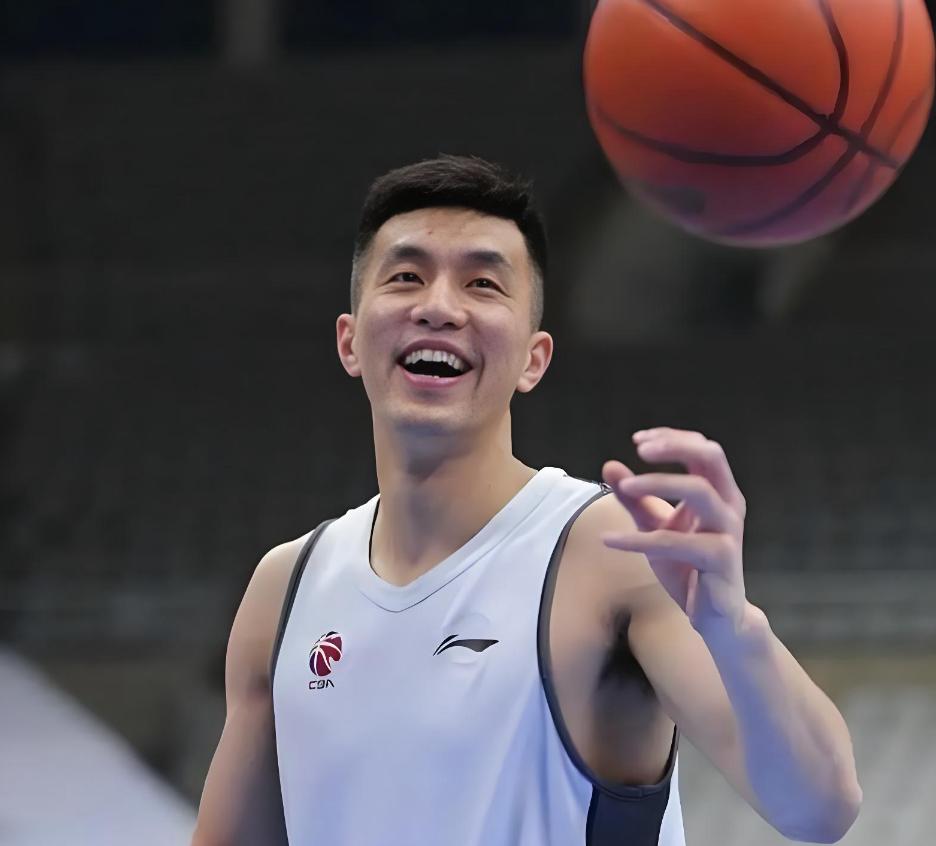 郭艾伦为何无球可打，名气和实力都救不了他吗?一位曾经站在CBA后卫线上方的球员，