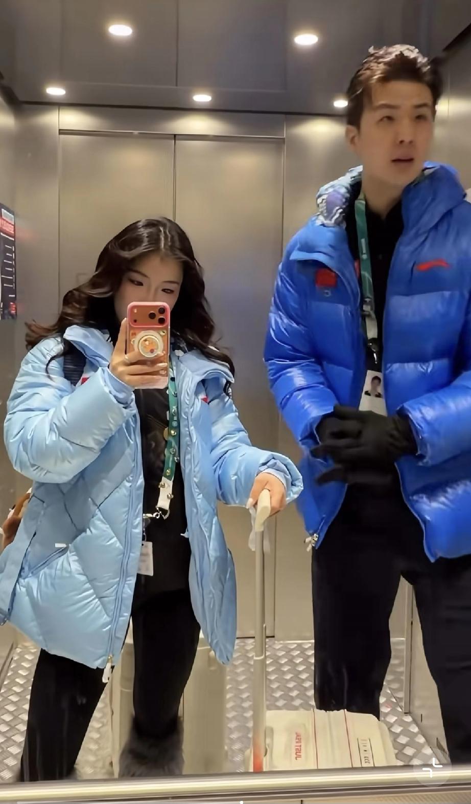 王诗玥、柳鑫宇出发参加米兰冬奥会，真的像情侣一样！2月6日，花样滑冰知名组合