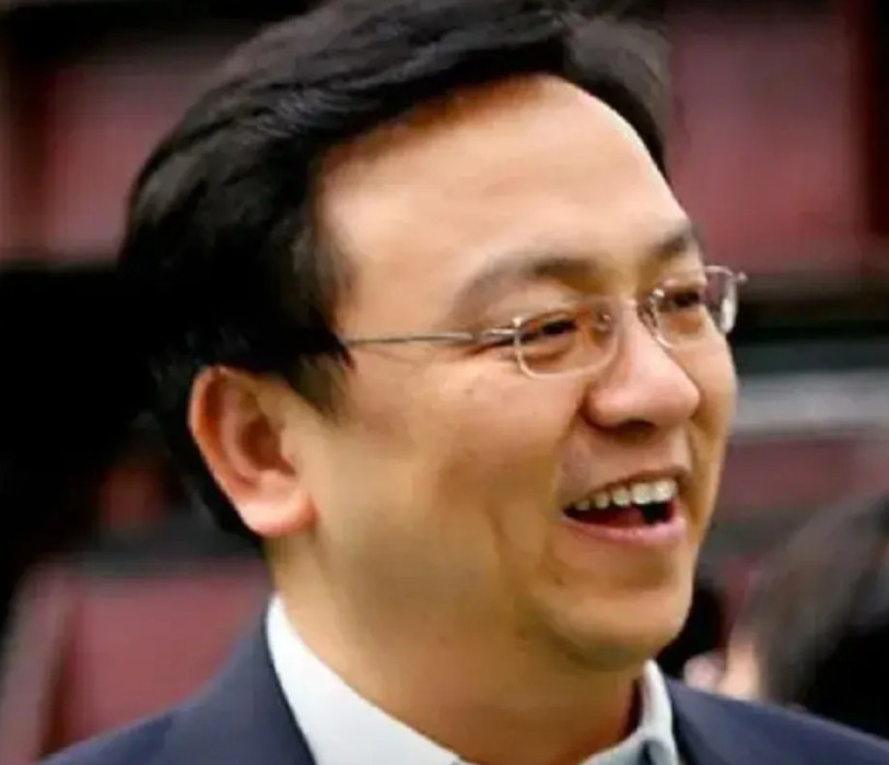 比亚迪一时半会不可能象恒大那样曝雷，我的依据是，恒大2015年最红火的时候，美国