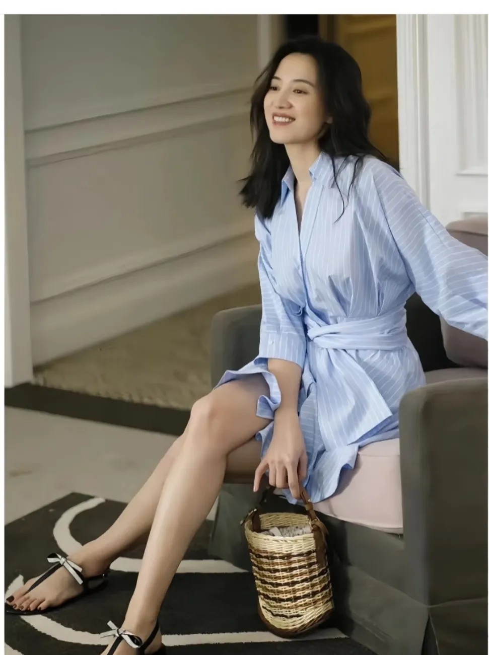 宋佳，太美了，就是这鞋子有点显二脚趾头长了。