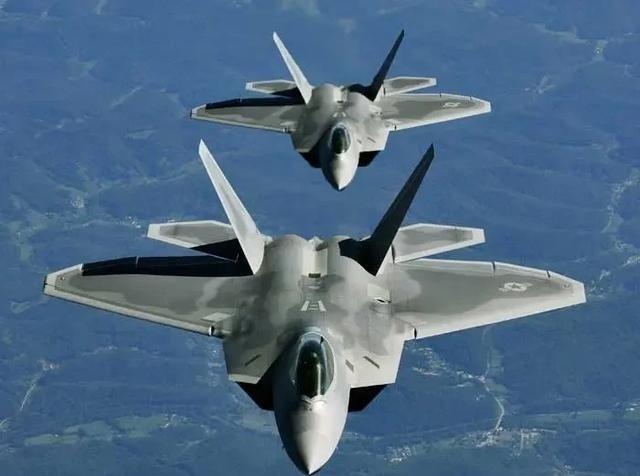 法媒直言：美军敢插手台海？中国导弹首轮便会抹平40亿资产，F-22插翅难逃！