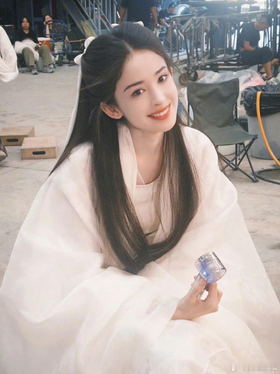 投稿娜扎小龙女​​​